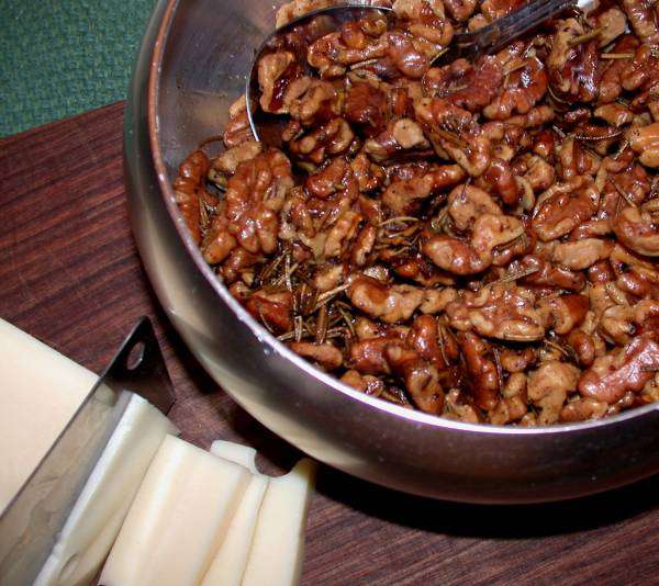 Rosemary Walnuts - pick up nibble for parties
